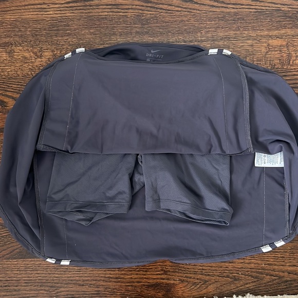 Nike Dri Fit Golf Skirt - Picture 3 of 3